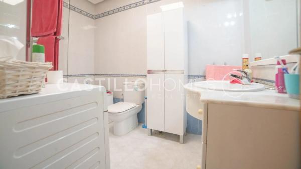 Chalet pareado en avenida de Francia, 25