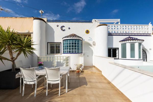 Chalet adosado en calle Soria, 54