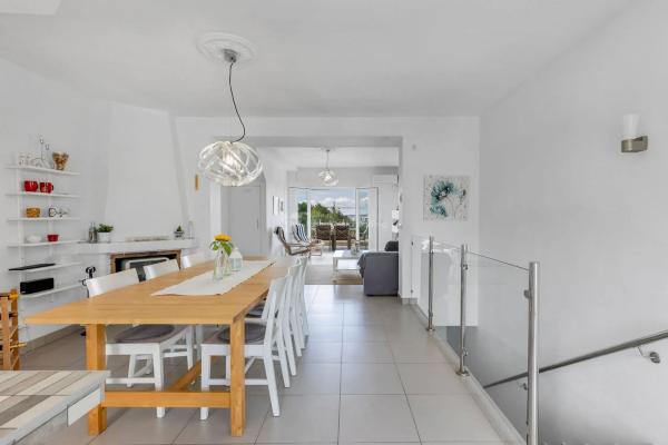 Chalet adosado en calle Soria, 54