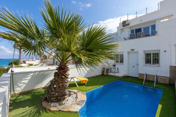 Chalet adosado en calle Soria, 54