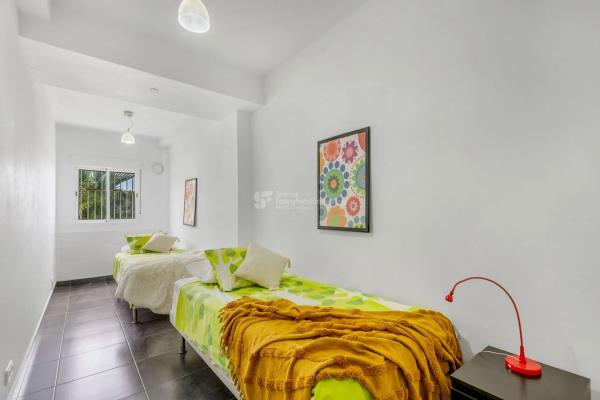 Chalet adosado en calle Soria, 54