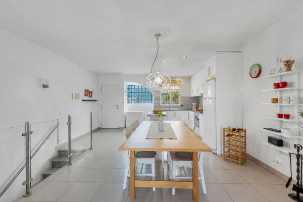 Chalet adosado en calle Soria, 54