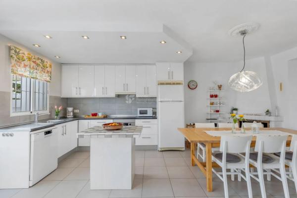 Chalet adosado en calle Soria, 54