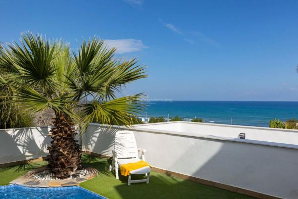 Chalet adosado en calle Soria, 54