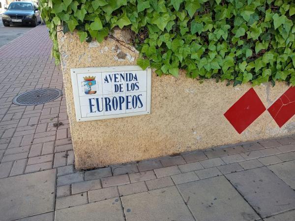 Piso en Av Europeos Los