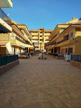 Piso en Av Europeos Los