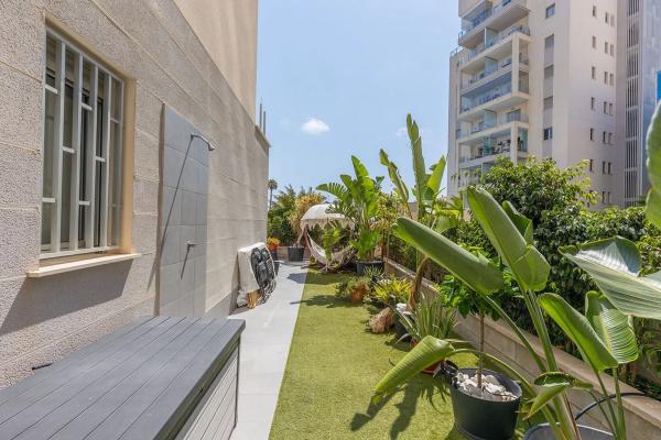 Piso en calle del Delfín, 3