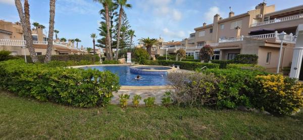 Piso en calle Geraneos, 64