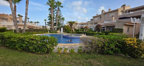 Piso en calle Geraneos, 64