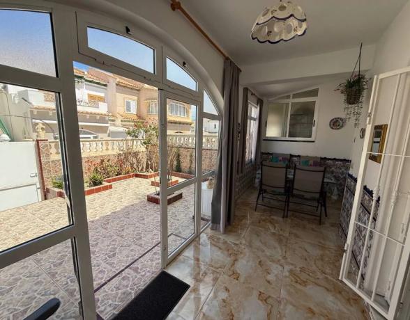 Chalet pareado en calle Sauce, 65