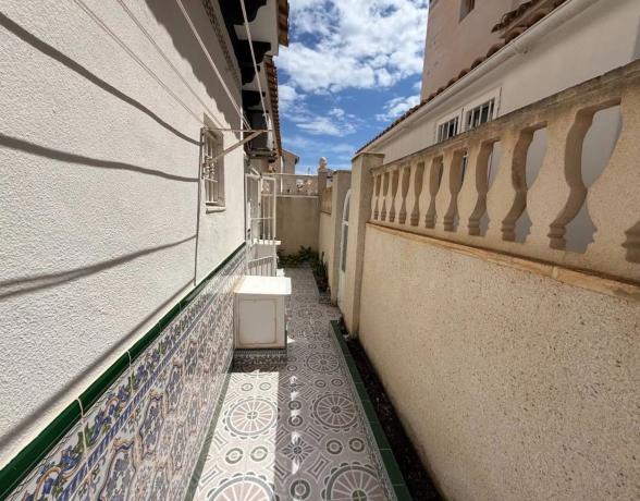 Chalet pareado en calle Sauce, 65