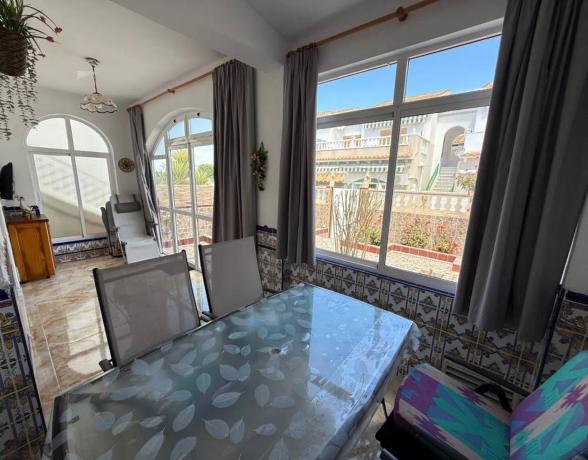 Chalet pareado en calle Sauce, 65