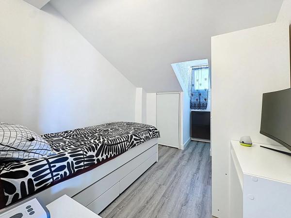 Chalet adosado en calle de las Azucenas, 703