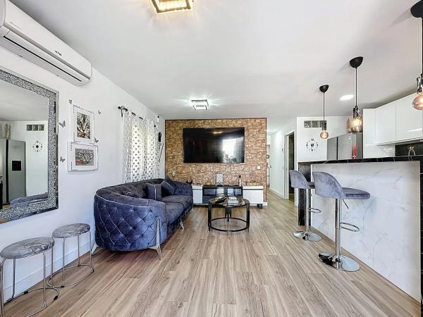 Chalet adosado en calle de las Azucenas, 703