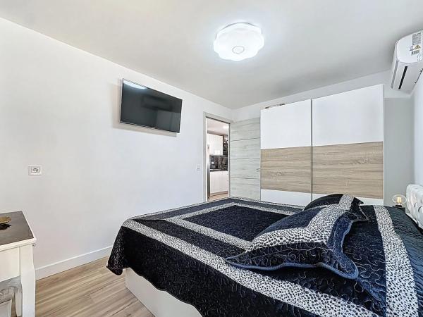 Chalet adosado en calle de las Azucenas, 703