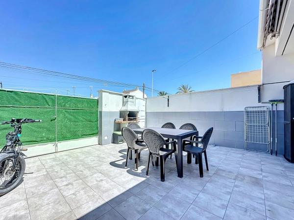 Chalet adosado en calle de las Azucenas, 703