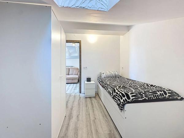 Chalet adosado en calle de las Azucenas, 703