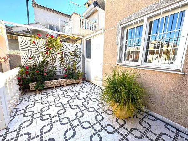 Casa independiente en avenida de los Almendros