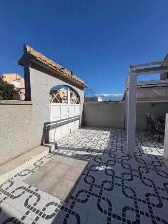 Casa independiente en avenida de los Almendros