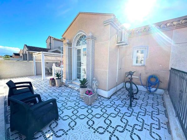 Casa independiente en avenida de los Almendros