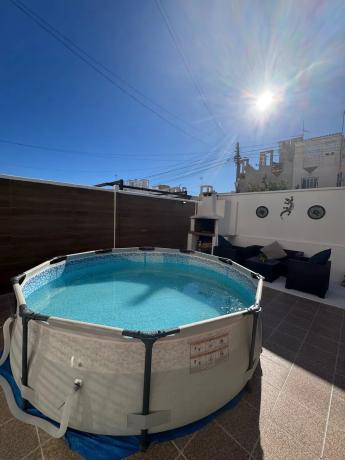 Chalet adosado en calle Azor, 19