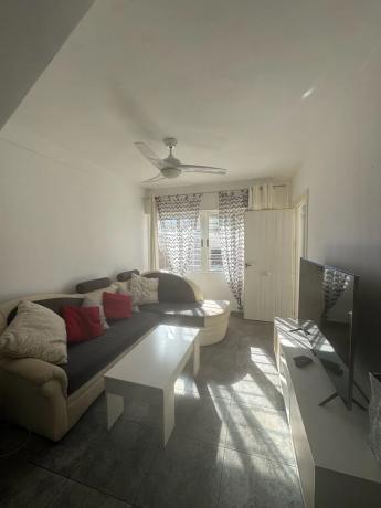 Chalet adosado en calle Azor, 19