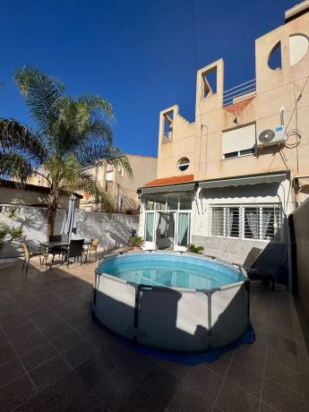 Chalet adosado en calle Azor, 19