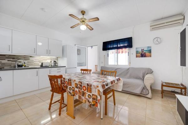 Chalet pareado en calle Liszt