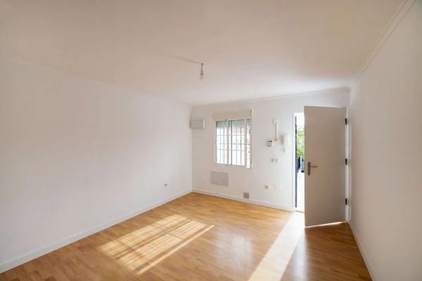 Chalet pareado en calle Rafael Molina Lagartijo