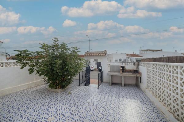 Chalet pareado en calle Rafael Molina Lagartijo