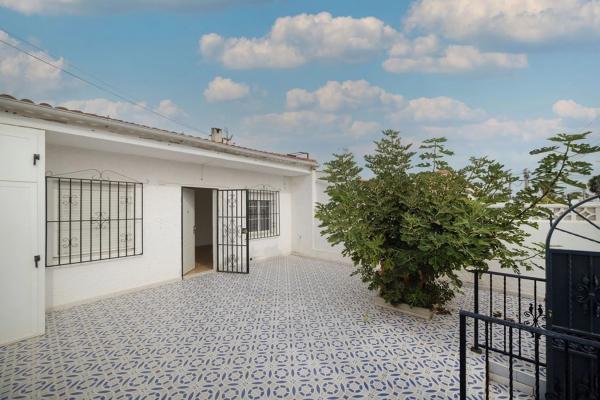 Chalet pareado en calle Rafael Molina Lagartijo