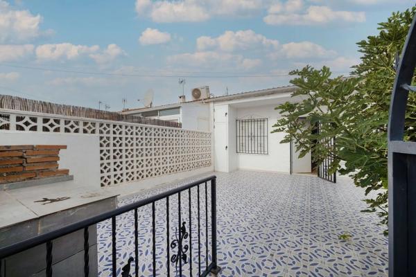 Chalet pareado en calle Rafael Molina Lagartijo