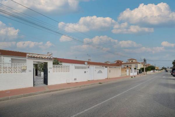 Chalet pareado en calle Rafael Molina Lagartijo
