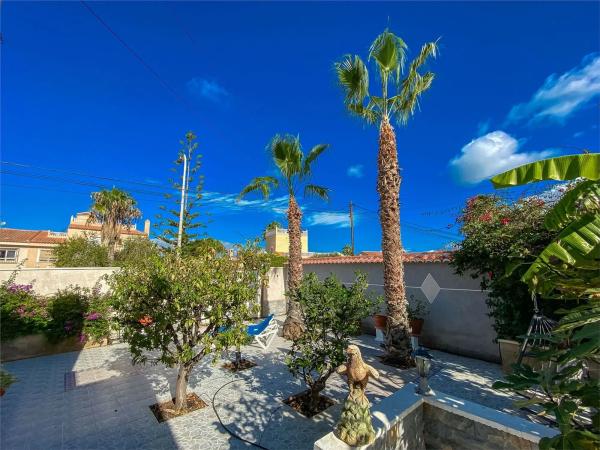 Casa independiente en calle James Ensor