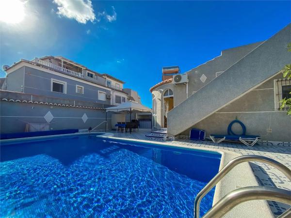 Casa independiente en calle James Ensor