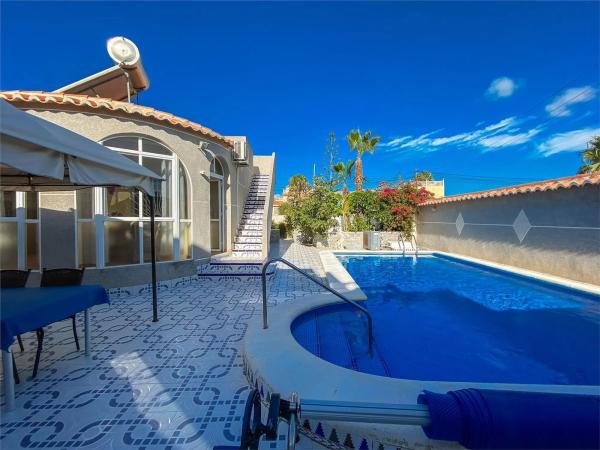 Casa independiente en calle James Ensor