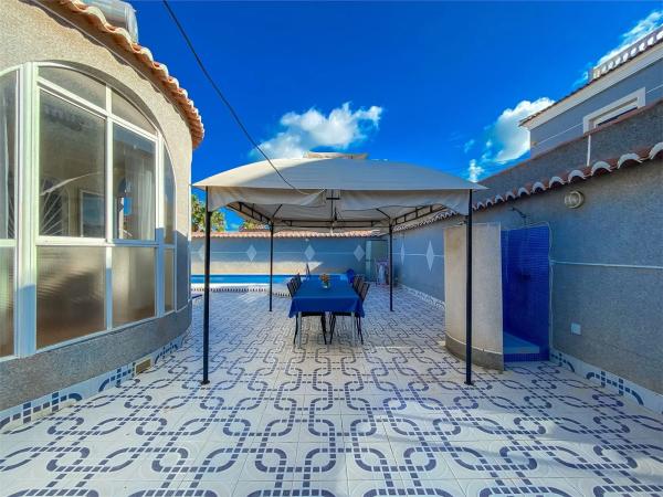 Casa independiente en calle James Ensor