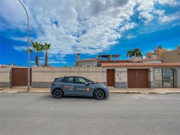 Casa independiente en calle James Ensor