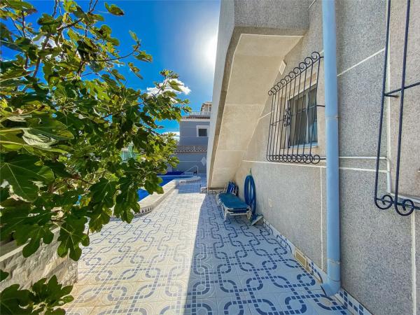 Casa independiente en calle James Ensor