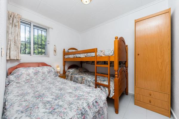 Chalet pareado en Pz Marchena, 10