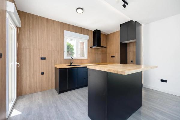 Casa independiente en avenida Baracaldo