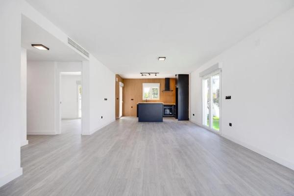 Casa independiente en avenida Baracaldo