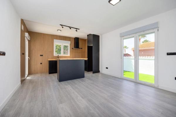 Casa independiente en avenida Baracaldo