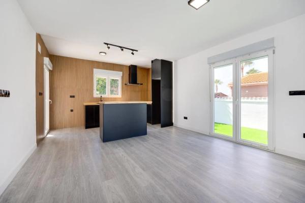 Casa independiente en avenida Baracaldo