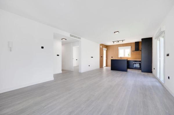 Casa independiente en avenida Baracaldo