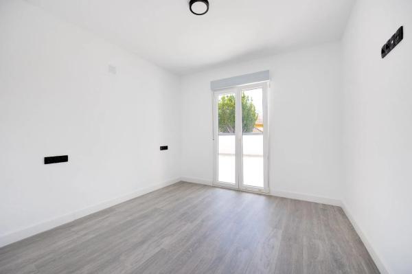 Casa independiente en avenida Baracaldo