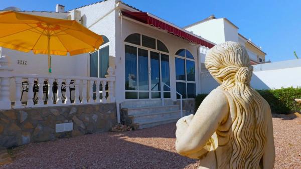 Casa independiente en calle Lena