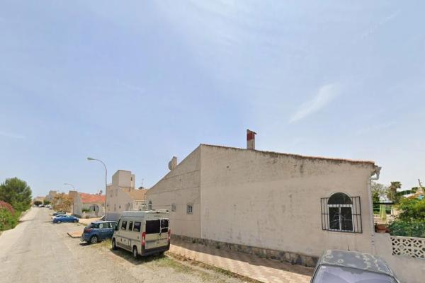 Chalet pareado en calle Mozart