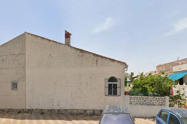 Chalet pareado en calle Mozart