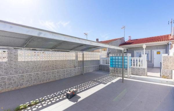 Chalet adosado en calle Luna